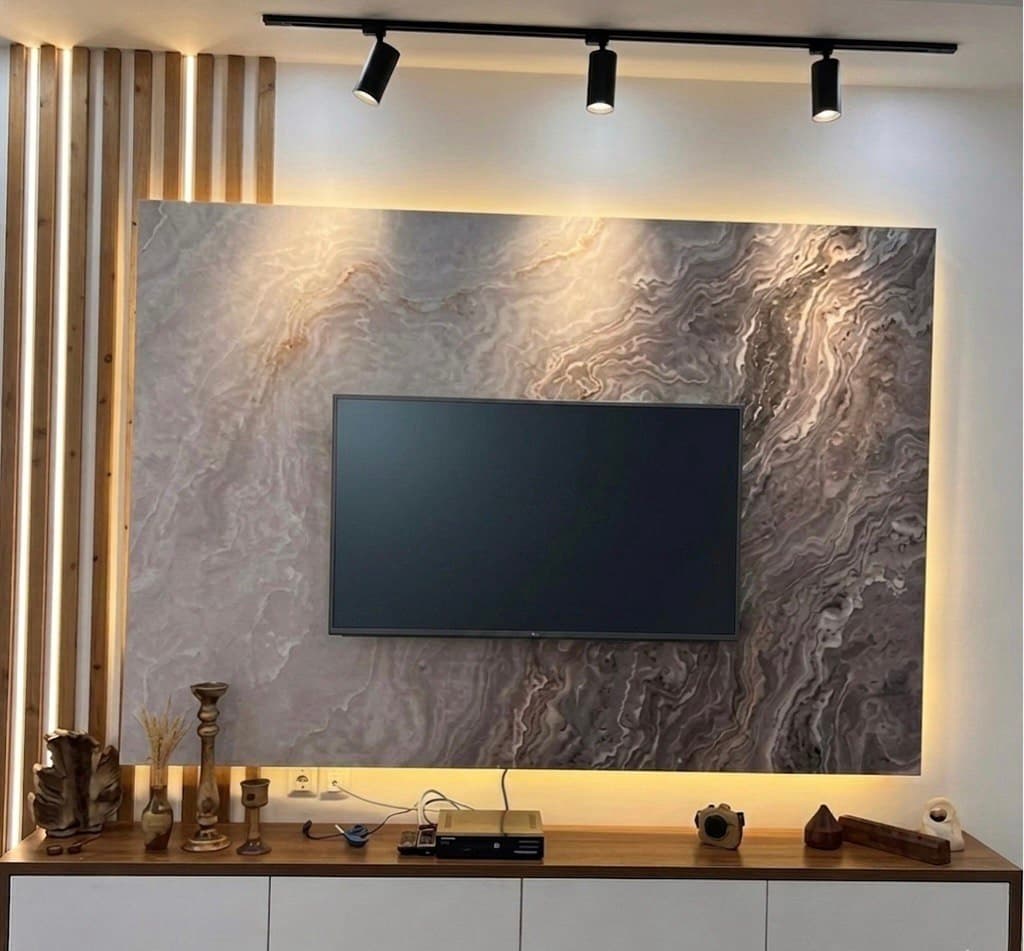 LED podsvietenie za PVC panelom s mramorovým efektom